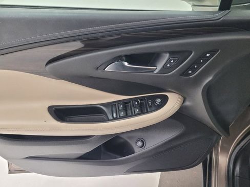 Used 2019 Buick Envision Essence FWD image 27