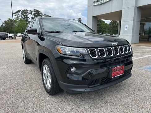 Certified 2025 Jeep Compass Latitude AWD/4WD image 1