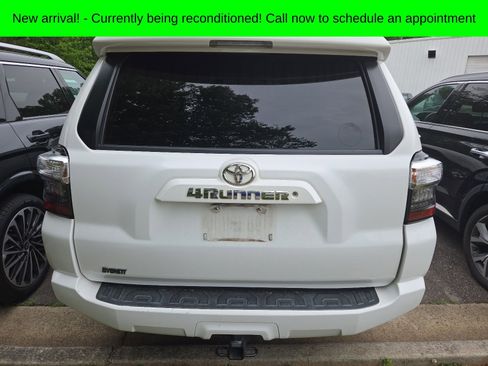 Used 2018 Toyota 4Runner SR5 AWD/4WD image 5