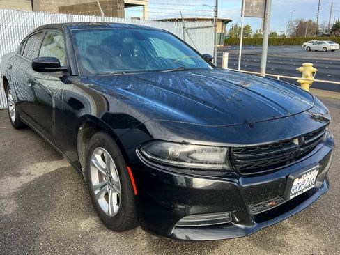 Used 2020 Dodge Charger SXT image 3