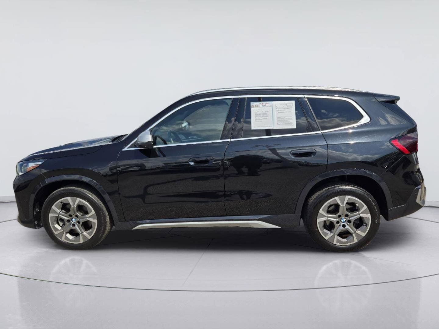 Used 2023 BMW X1 xDrive28i AWD/4WD image 5
