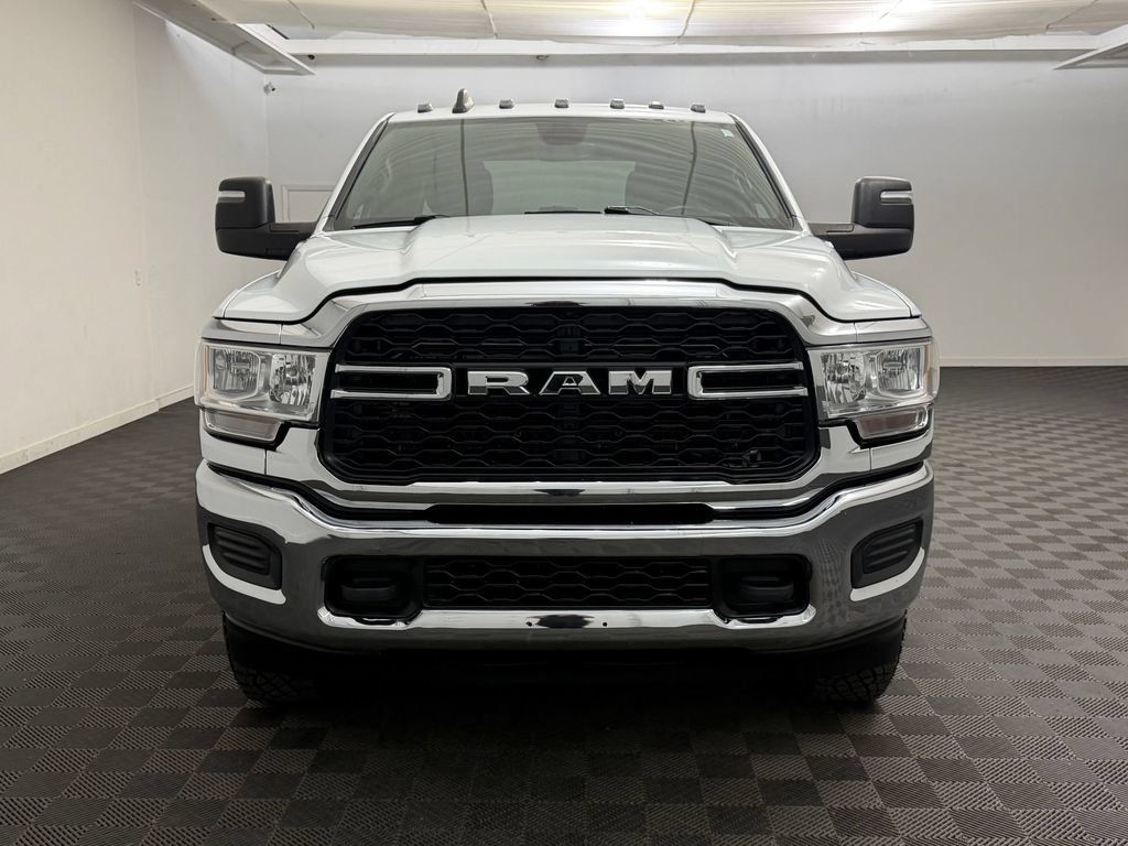 Used 2024 RAM 3500 Tradesman w/ Chrome Appearance Group AWD/4WD image 6