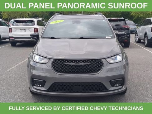 Used 2025 Chrysler Pacifica Limited FWD image 13