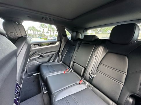 Used 2025 Porsche Cayenne S image 33
