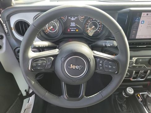 Certified 2025 Jeep Gladiator Sport AWD/4WD image 23