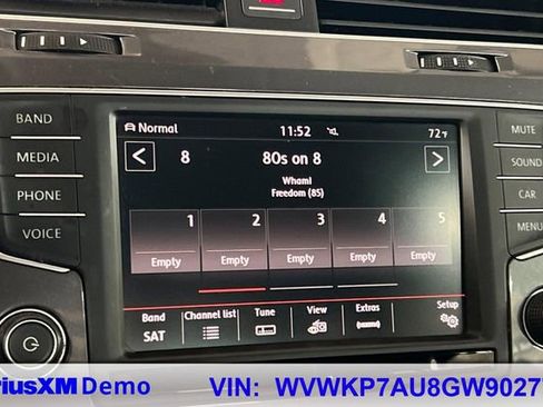 Used 2016 Volkswagen e-Golf SE image 33