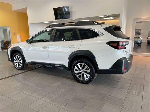 Certified 2025 Subaru Outback Premium image 3