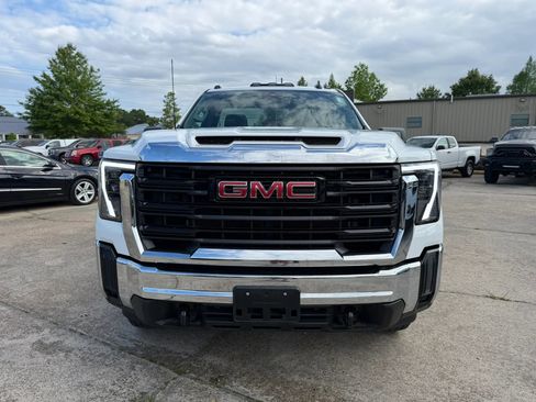 Used 2024 GMC Sierra 2500 Pro w/ Convenience Package image 8