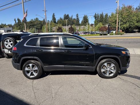 Used 2019 Jeep Cherokee Limited w/ Technology Group AWD/4WD image 10