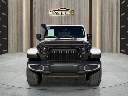 Used 2020 Jeep Gladiator Overland image 2