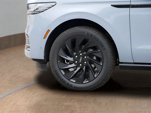 Used 2025 Lincoln Navigator Reserve w/ Jet Appearance Package image 9