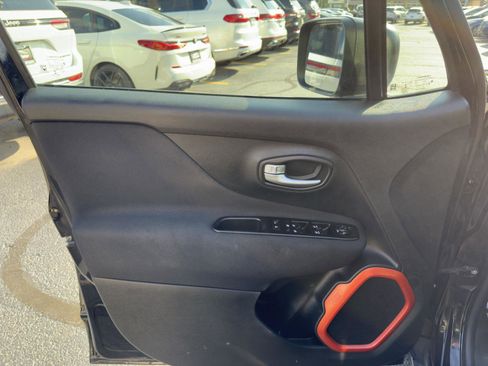 Used 2019 Jeep Renegade Sport image 20