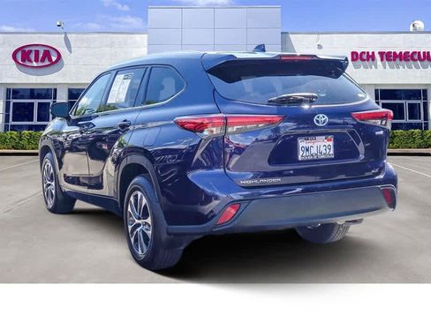 Used 2021 Toyota Highlander XLE image 6