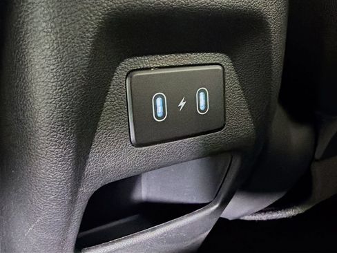 Used 2025 Hyundai Venue SEL FWD image 28
