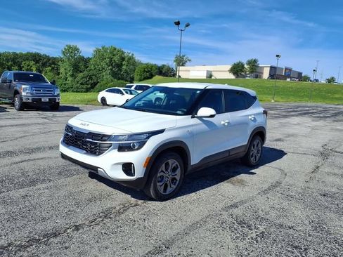 Used 2024 Kia Seltos LX AWD/4WD image 50