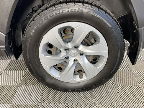 Used 2019 Toyota RAV4 LE w/ Carpet Mat Package image 32