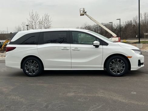 New 2026 Honda Odyssey Touring image 47