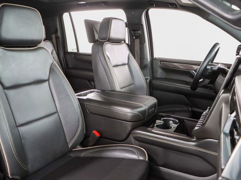 Used 2025 GMC Yukon XL Elevation w/ Elevation Premium Package image 33