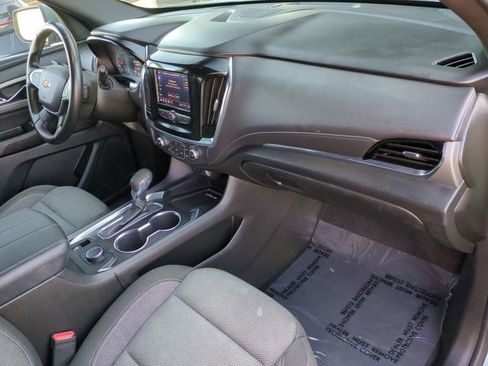 Used 2023 Chevrolet Traverse LT FWD image 34