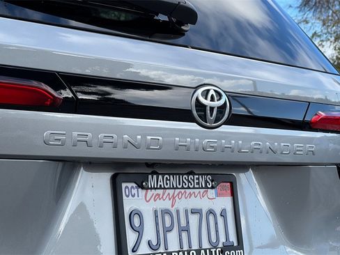 Used 2024 Toyota Grand Highlander AWD Hybrid image 28
