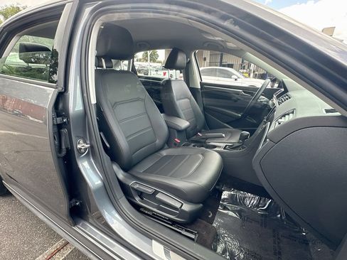 Used 2018 Volkswagen Passat 2.0T R-Line w/ R-Line Lighting Package FWD image 26