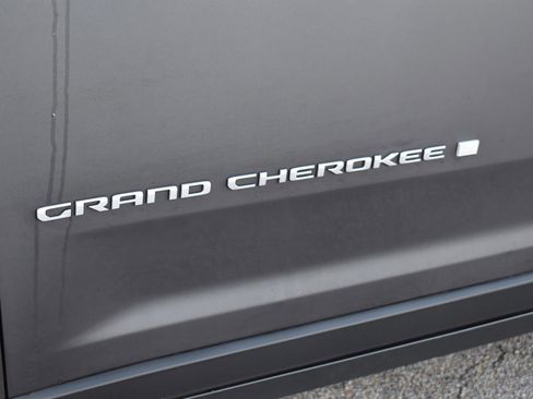 Used 2024 Jeep Grand Cherokee Laredo w/ Trailer Tow Package image 4
