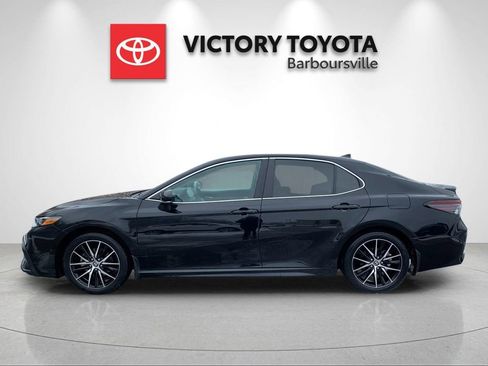 Used 2024 Toyota Camry SE image 2