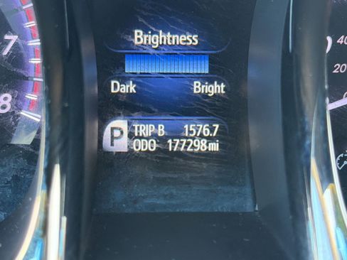 Used 2014 Toyota Avalon Limited w/ Technology Package FWD image 19