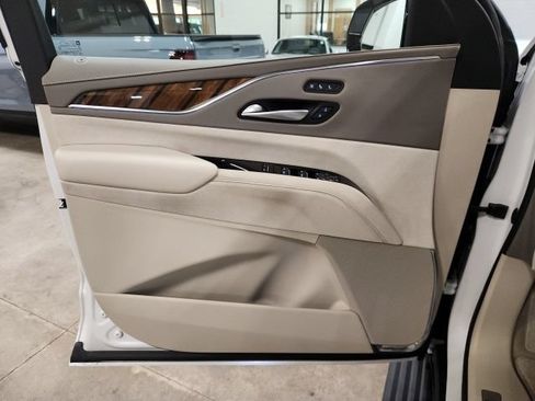 Used 2023 Cadillac Escalade Premium Luxury Platinum AWD/4WD image 22