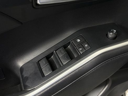 Used 2024 Toyota Highlander XLE FWD image 15
