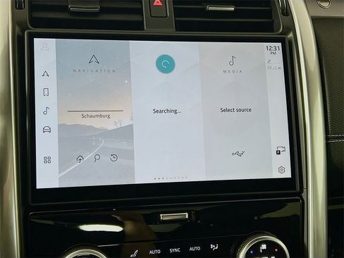 Used 2025 Land Rover Discovery Dynamic SE image 15