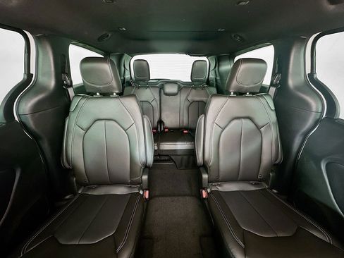 New 2026 Chrysler Pacifica Select image 10