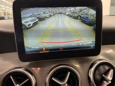 Used 2018 Mercedes-Benz GLA 250 4MATIC w/ Premium Package image 19