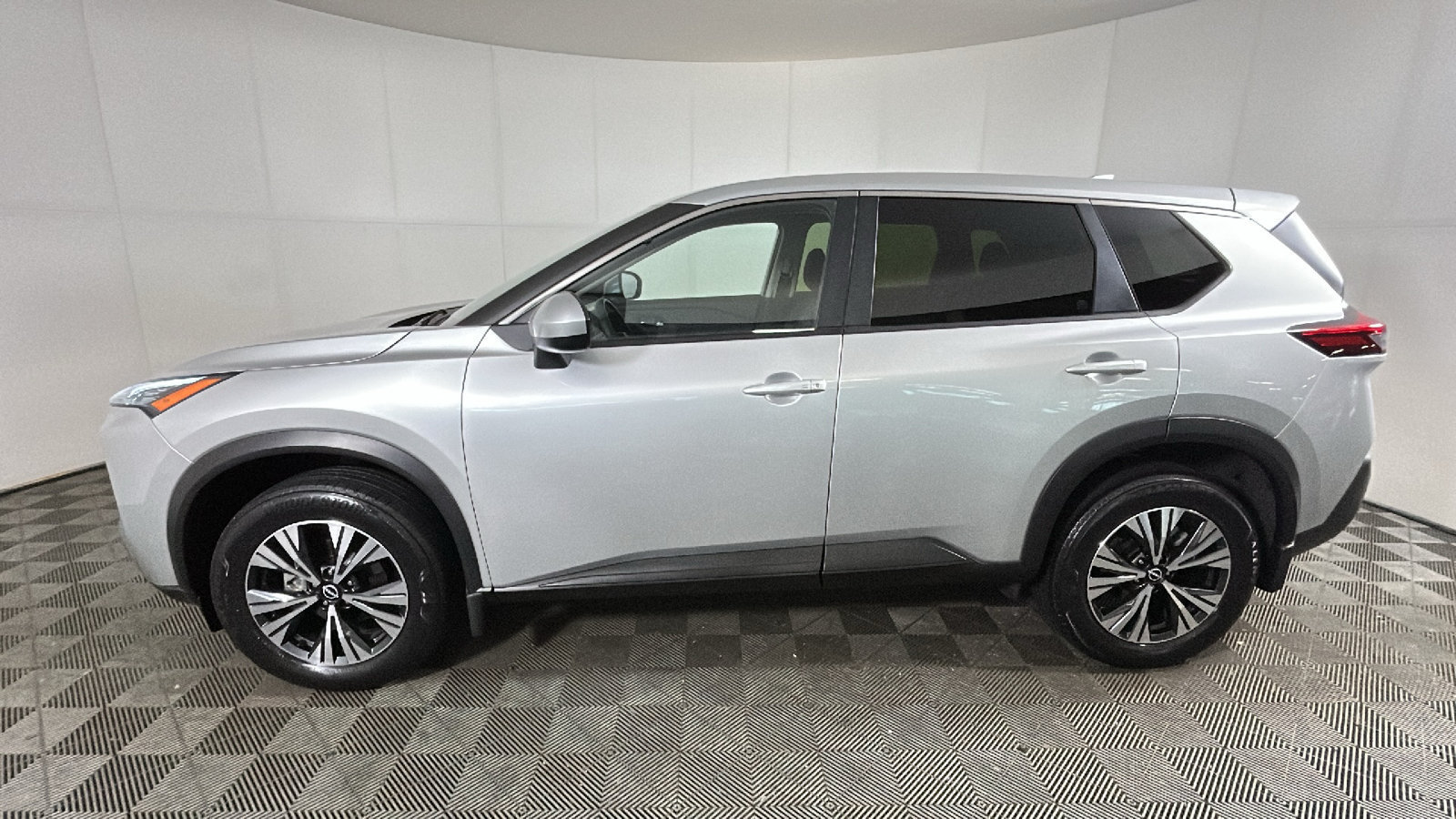 Used 2023 Nissan Rogue SV AWD/4WD image 7