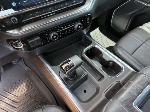 Used 2022 Chevrolet Silverado 1500 High Country w/ Technology Package AWD/4WD image 22