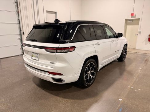 Used 2022 Jeep Grand Cherokee Summit AWD/4WD image 5