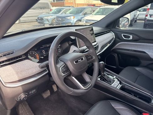 Used 2023 Jeep Compass Latitude image 23