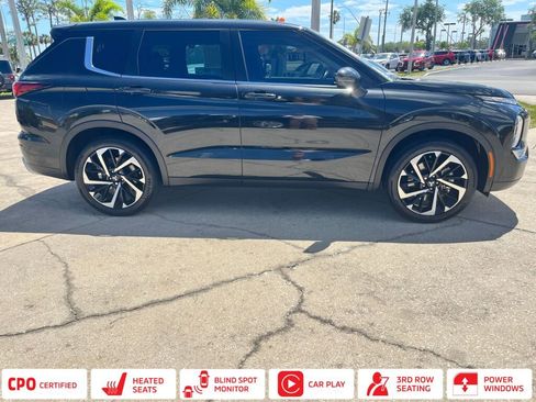 Used 2023 Mitsubishi Outlander SE image 2