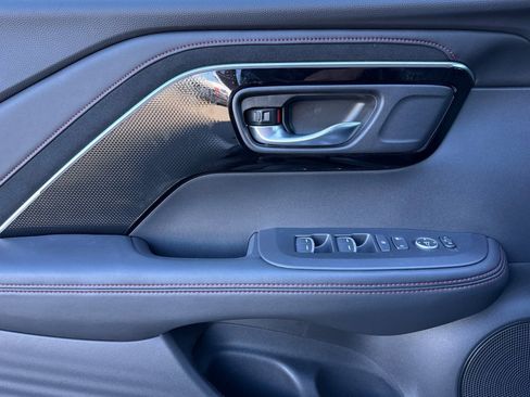 Used 2025 Acura ADX A-Spec image 12