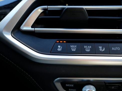 Used 2020 BMW X7 M50i w/ Dynamic Handling Package image 81