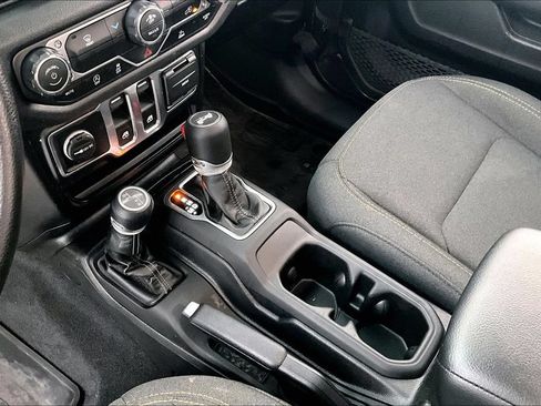 Used 2025 Jeep Wrangler Sport AWD/4WD image 18