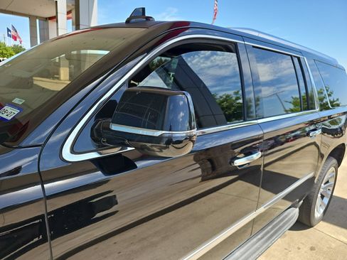 Used 2016 Cadillac Escalade ESV Luxury RWD image 4