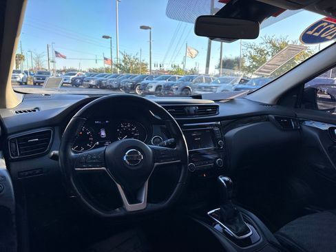 Certified 2022 Nissan Rogue Sport SV image 11