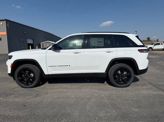 New 2025 Jeep Grand Cherokee Altitude video 3