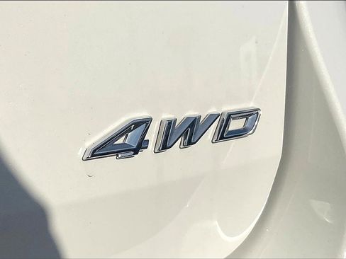 Certified 2022 Ford Explorer XLT w/ Equipment Group 202A image 7