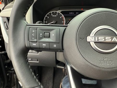 Used 2023 Nissan Rogue SV w/ SV Premium B Package image 23