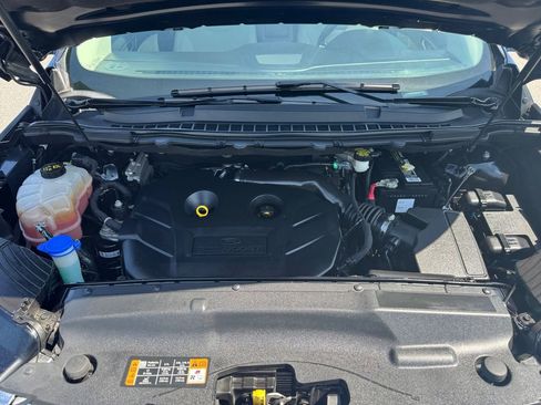 Used 2017 Ford Edge Titanium w/ Equipment Group 301A FWD image 18
