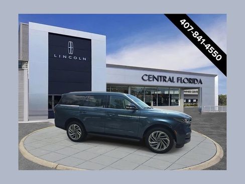 New 2027 Lincoln Navigator Premiere RWD image 1