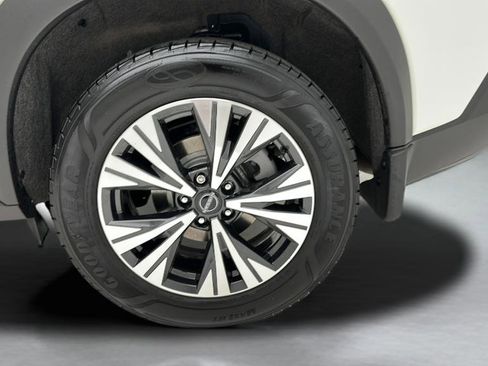 Used 2023 Nissan Rogue SV AWD/4WD image 9