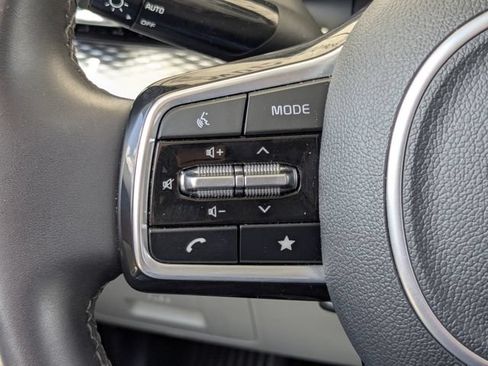 Certified 2024 Kia Carnival LX FWD image 33